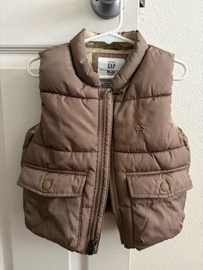GAP Baby Puffer Vest in Taupe